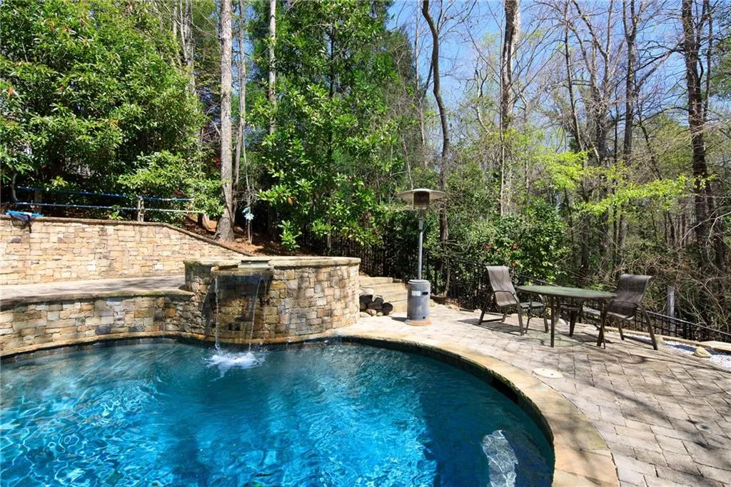 7715 Dunvegan Close, Sandy Springs, Georgia 30350, 4 Bedrooms Bedrooms, ,3 BathroomsBathrooms,Residential,Sold,7715 Dunvegan Close,7045618