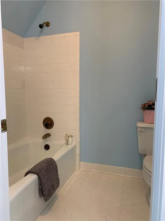 7715 Dunvegan Close, Sandy Springs, Georgia 30350, 4 Bedrooms Bedrooms, ,3 BathroomsBathrooms,Residential,Sold,7715 Dunvegan Close,7045618