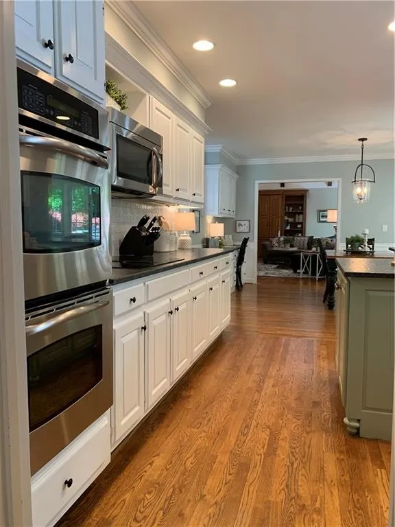 7715 Dunvegan Close, Sandy Springs, Georgia 30350, 4 Bedrooms Bedrooms, ,3 BathroomsBathrooms,Residential,Sold,7715 Dunvegan Close,7045618