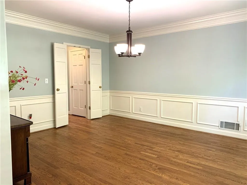 7715 Dunvegan Close, Sandy Springs, Georgia 30350, 4 Bedrooms Bedrooms, ,3 BathroomsBathrooms,Residential,Sold,7715 Dunvegan Close,7045618