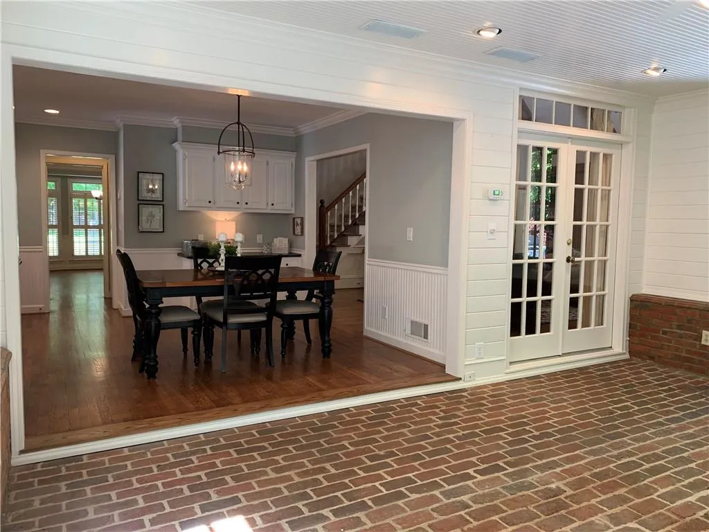 7715 Dunvegan Close, Sandy Springs, Georgia 30350, 4 Bedrooms Bedrooms, ,3 BathroomsBathrooms,Residential,Sold,7715 Dunvegan Close,7045618