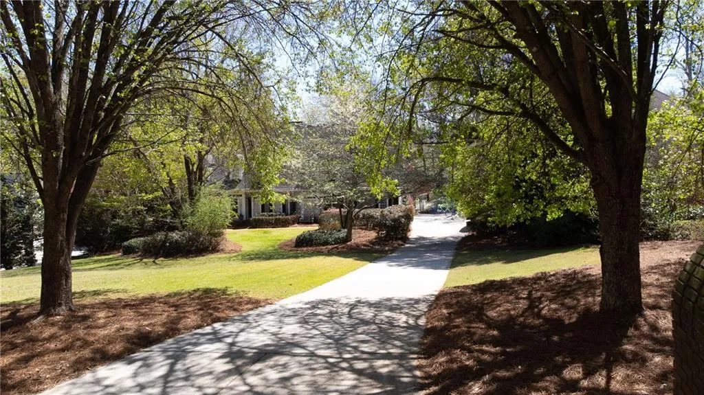 7715 Dunvegan Close, Sandy Springs, Georgia 30350, 4 Bedrooms Bedrooms, ,3 BathroomsBathrooms,Residential,Sold,7715 Dunvegan Close,7045618