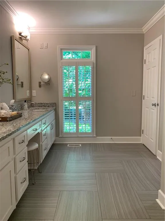 7715 Dunvegan Close, Sandy Springs, Georgia 30350, 4 Bedrooms Bedrooms, ,3 BathroomsBathrooms,Residential,Sold,7715 Dunvegan Close,7045618