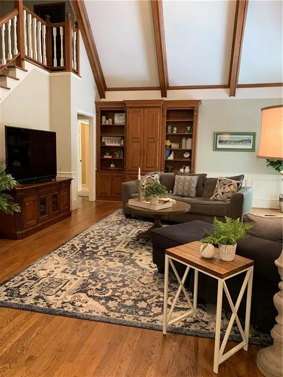 7715 Dunvegan Close, Sandy Springs, Georgia 30350, 4 Bedrooms Bedrooms, ,3 BathroomsBathrooms,Residential,Sold,7715 Dunvegan Close,7045618