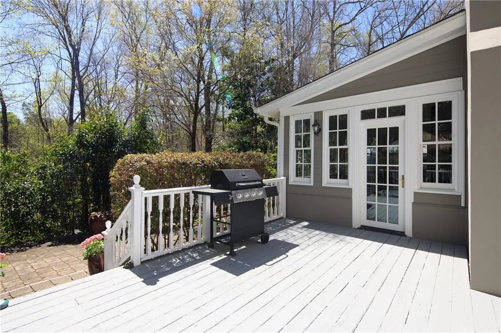 7715 Dunvegan Close, Sandy Springs, Georgia 30350, 4 Bedrooms Bedrooms, ,3 BathroomsBathrooms,Residential,Sold,7715 Dunvegan Close,7045618