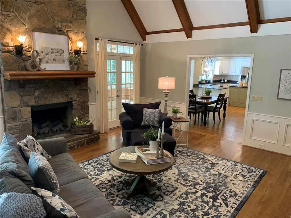 7715 Dunvegan Close, Sandy Springs, Georgia 30350, 4 Bedrooms Bedrooms, ,3 BathroomsBathrooms,Residential,Sold,7715 Dunvegan Close,7045618