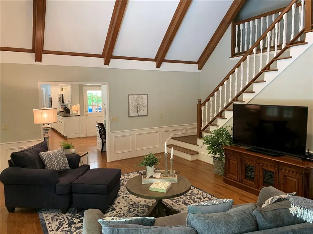 7715 Dunvegan Close, Sandy Springs, Georgia 30350, 4 Bedrooms Bedrooms, ,3 BathroomsBathrooms,Residential,Sold,7715 Dunvegan Close,7045618