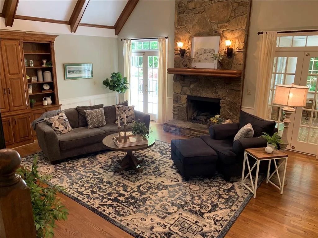 7715 Dunvegan Close, Sandy Springs, Georgia 30350, 4 Bedrooms Bedrooms, ,3 BathroomsBathrooms,Residential,Sold,7715 Dunvegan Close,7045618