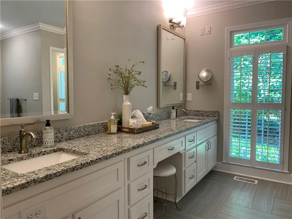 7715 Dunvegan Close, Sandy Springs, Georgia 30350, 4 Bedrooms Bedrooms, ,3 BathroomsBathrooms,Residential,Sold,7715 Dunvegan Close,7045618