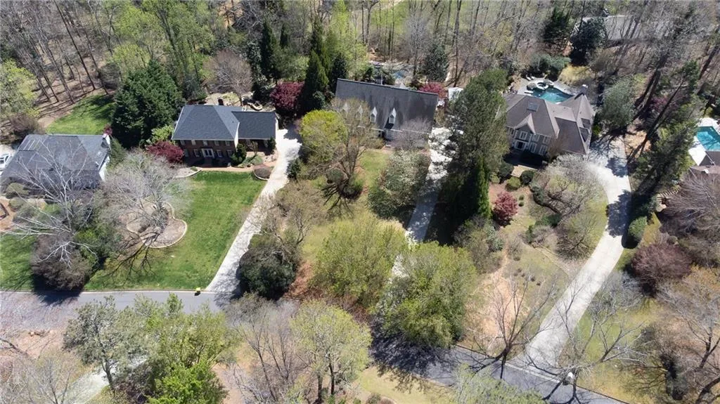 7715 Dunvegan Close, Sandy Springs, Georgia 30350, 4 Bedrooms Bedrooms, ,3 BathroomsBathrooms,Residential,Sold,7715 Dunvegan Close,7045618