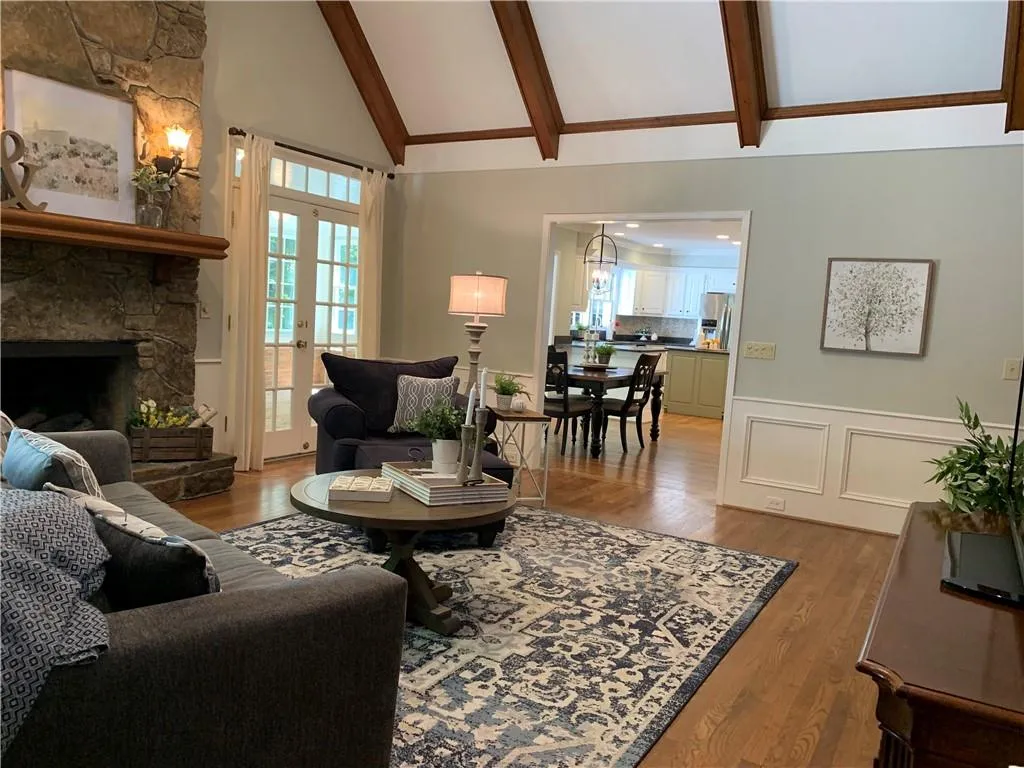 7715 Dunvegan Close, Sandy Springs, Georgia 30350, 4 Bedrooms Bedrooms, ,3 BathroomsBathrooms,Residential,Sold,7715 Dunvegan Close,7045618