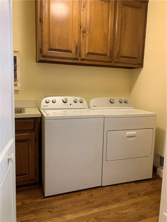 7715 Dunvegan Close, Sandy Springs, Georgia 30350, 4 Bedrooms Bedrooms, ,3 BathroomsBathrooms,Residential,Sold,7715 Dunvegan Close,7045618