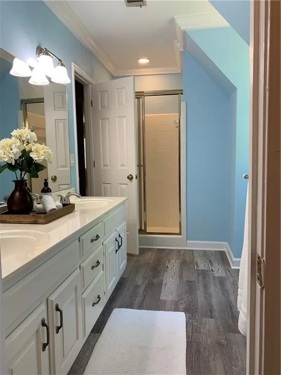 7715 Dunvegan Close, Sandy Springs, Georgia 30350, 4 Bedrooms Bedrooms, ,3 BathroomsBathrooms,Residential,Sold,7715 Dunvegan Close,7045618