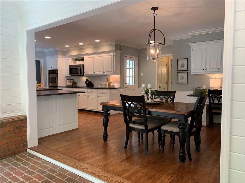 7715 Dunvegan Close, Sandy Springs, Georgia 30350, 4 Bedrooms Bedrooms, ,3 BathroomsBathrooms,Residential,Sold,7715 Dunvegan Close,7045618