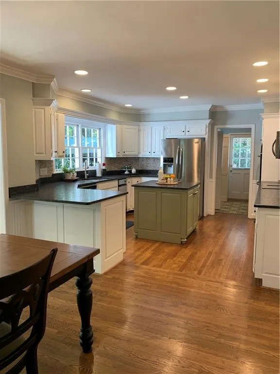 7715 Dunvegan Close, Sandy Springs, Georgia 30350, 4 Bedrooms Bedrooms, ,3 BathroomsBathrooms,Residential,Sold,7715 Dunvegan Close,7045618