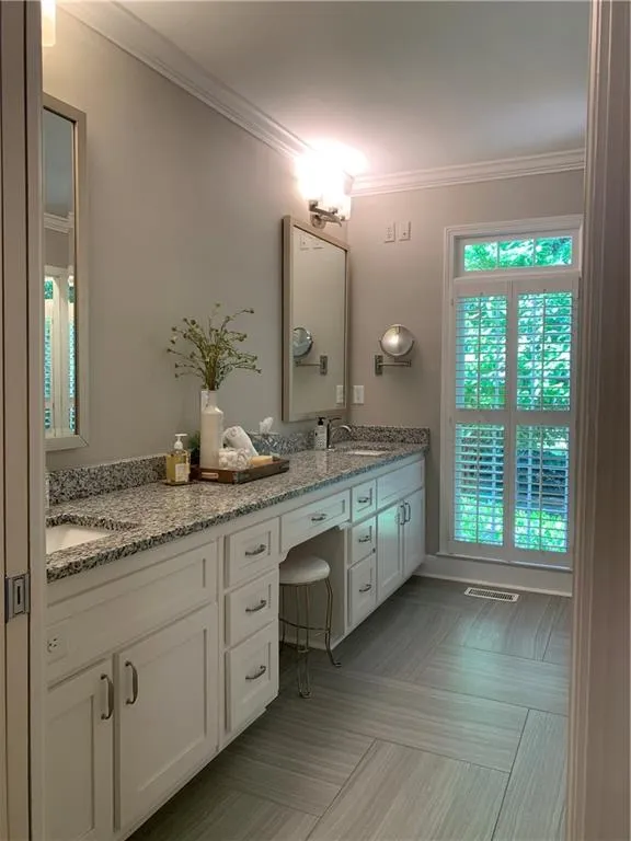 7715 Dunvegan Close, Sandy Springs, Georgia 30350, 4 Bedrooms Bedrooms, ,3 BathroomsBathrooms,Residential,Sold,7715 Dunvegan Close,7045618