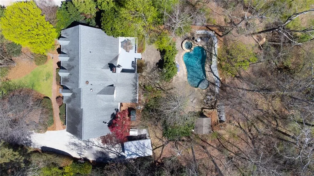 7715 Dunvegan Close, Sandy Springs, Georgia 30350, 4 Bedrooms Bedrooms, ,3 BathroomsBathrooms,Residential,Sold,7715 Dunvegan Close,7045618