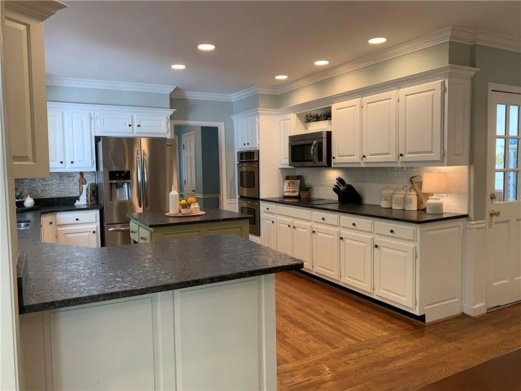 7715 Dunvegan Close, Sandy Springs, Georgia 30350, 4 Bedrooms Bedrooms, ,3 BathroomsBathrooms,Residential,Sold,7715 Dunvegan Close,7045618