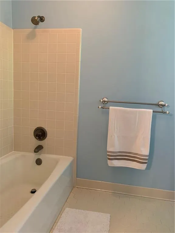 7715 Dunvegan Close, Sandy Springs, Georgia 30350, 4 Bedrooms Bedrooms, ,3 BathroomsBathrooms,Residential,Sold,7715 Dunvegan Close,7045618