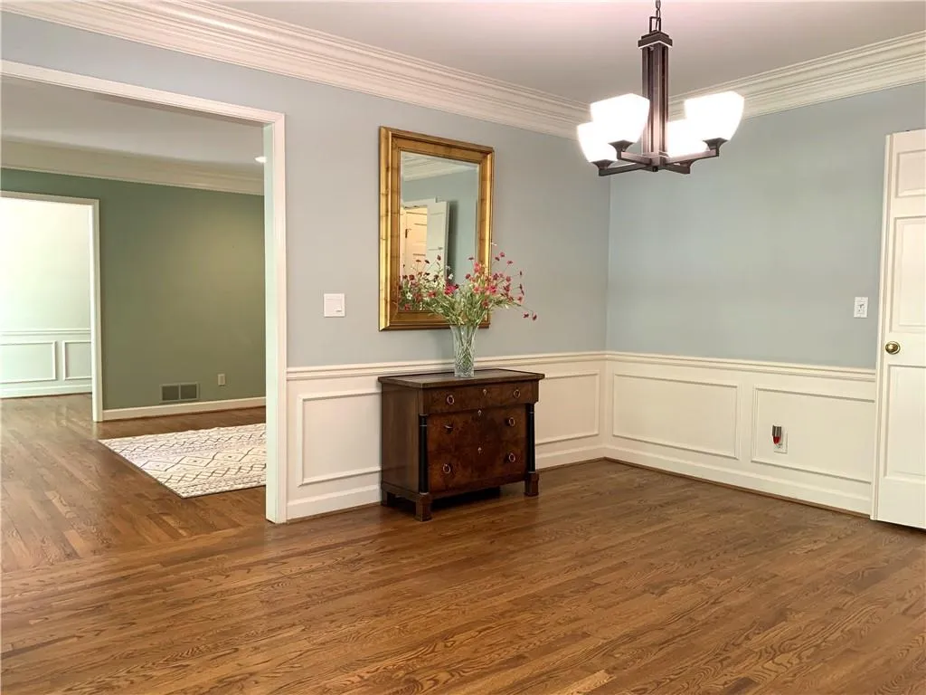 7715 Dunvegan Close, Sandy Springs, Georgia 30350, 4 Bedrooms Bedrooms, ,3 BathroomsBathrooms,Residential,Sold,7715 Dunvegan Close,7045618