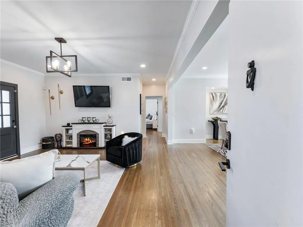 88 Peachtree Memorial Drive Nw Unit 88, Atlanta, Georgia 30309, 2 Bedrooms Bedrooms, 0 ,2 BathroomsBathrooms,Residential,For Sale,88 Peachtree Memorial Drive Nw Unit 88,7729602