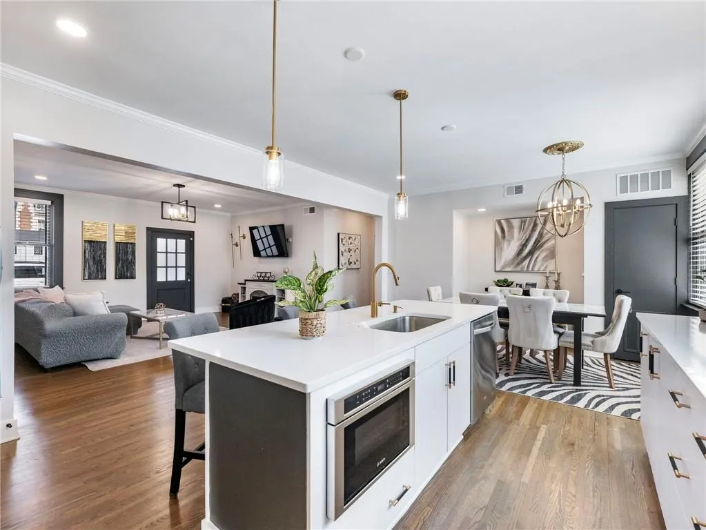 88 Peachtree Memorial Drive Nw Unit 88, Atlanta, Georgia 30309, 2 Bedrooms Bedrooms, 0 ,2 BathroomsBathrooms,Residential,For Sale,88 Peachtree Memorial Drive Nw Unit 88,7729602