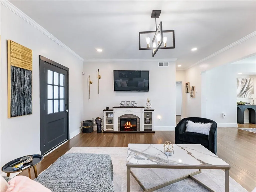 88 Peachtree Memorial Drive Nw Unit 88, Atlanta, Georgia 30309, 2 Bedrooms Bedrooms, 0 ,2 BathroomsBathrooms,Residential,For Sale,88 Peachtree Memorial Drive Nw Unit 88,7729602