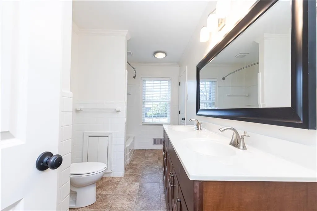 5305 Peachtree Dunwoody Road, Atlanta, Georgia 30342, 4 Bedrooms Bedrooms, ,3 BathroomsBathrooms,Residential,Sold,5305 Peachtree Dunwoody Road,6840454