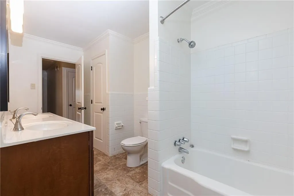 5305 Peachtree Dunwoody Road, Atlanta, Georgia 30342, 4 Bedrooms Bedrooms, ,3 BathroomsBathrooms,Residential,Sold,5305 Peachtree Dunwoody Road,6840454