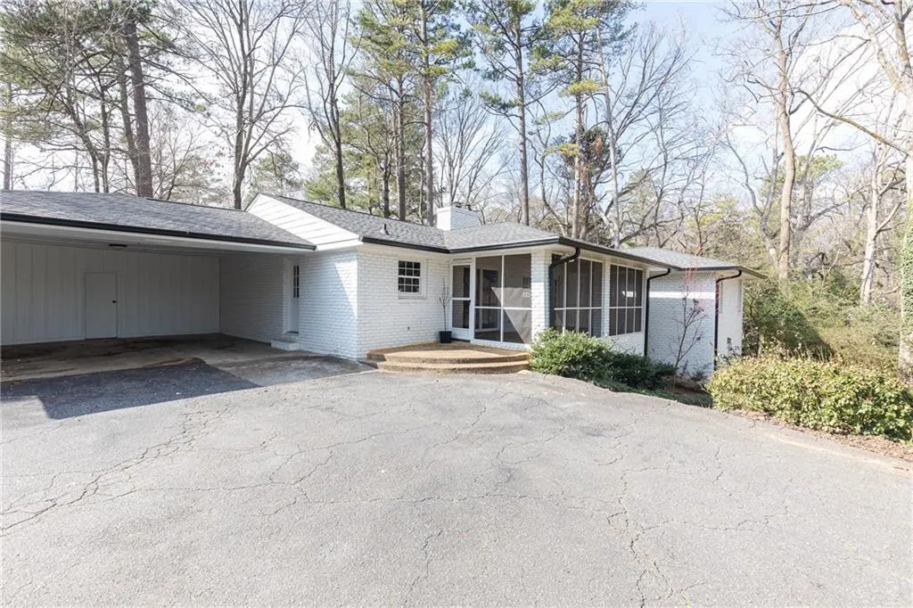 5305 Peachtree Dunwoody Road, Atlanta, Georgia 30342, 4 Bedrooms Bedrooms, ,3 BathroomsBathrooms,Residential,Sold,5305 Peachtree Dunwoody Road,6840454