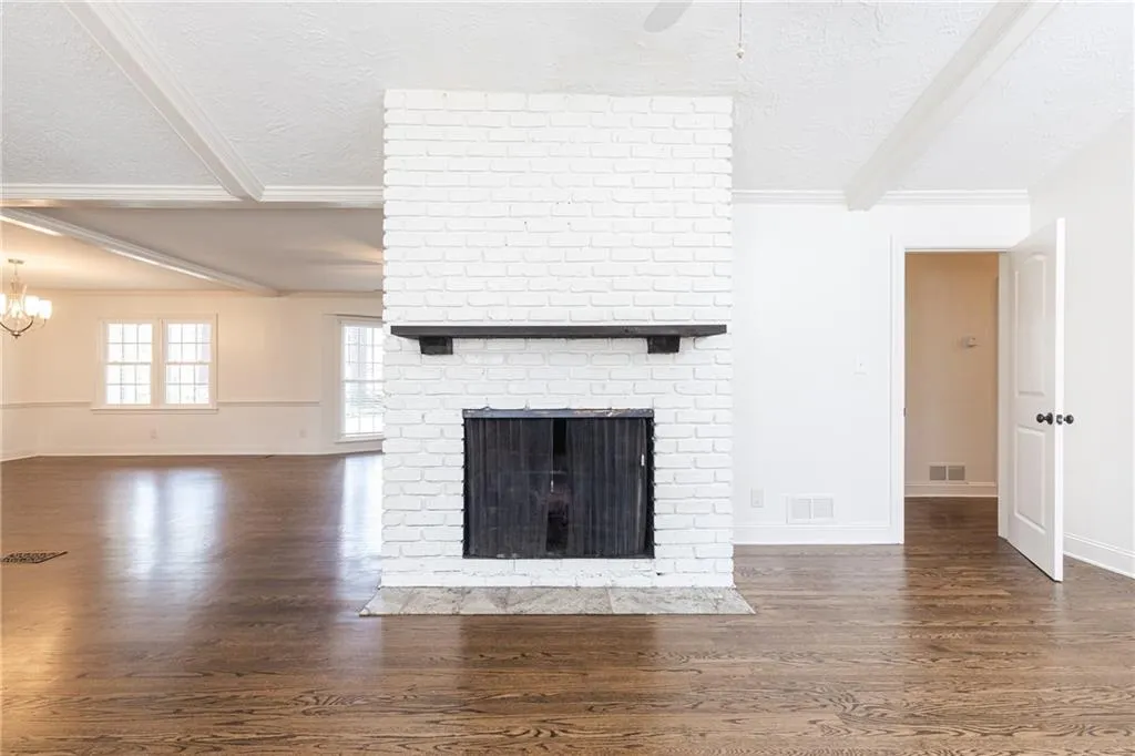 5305 Peachtree Dunwoody Road, Atlanta, Georgia 30342, 4 Bedrooms Bedrooms, ,3 BathroomsBathrooms,Residential,Sold,5305 Peachtree Dunwoody Road,6840454