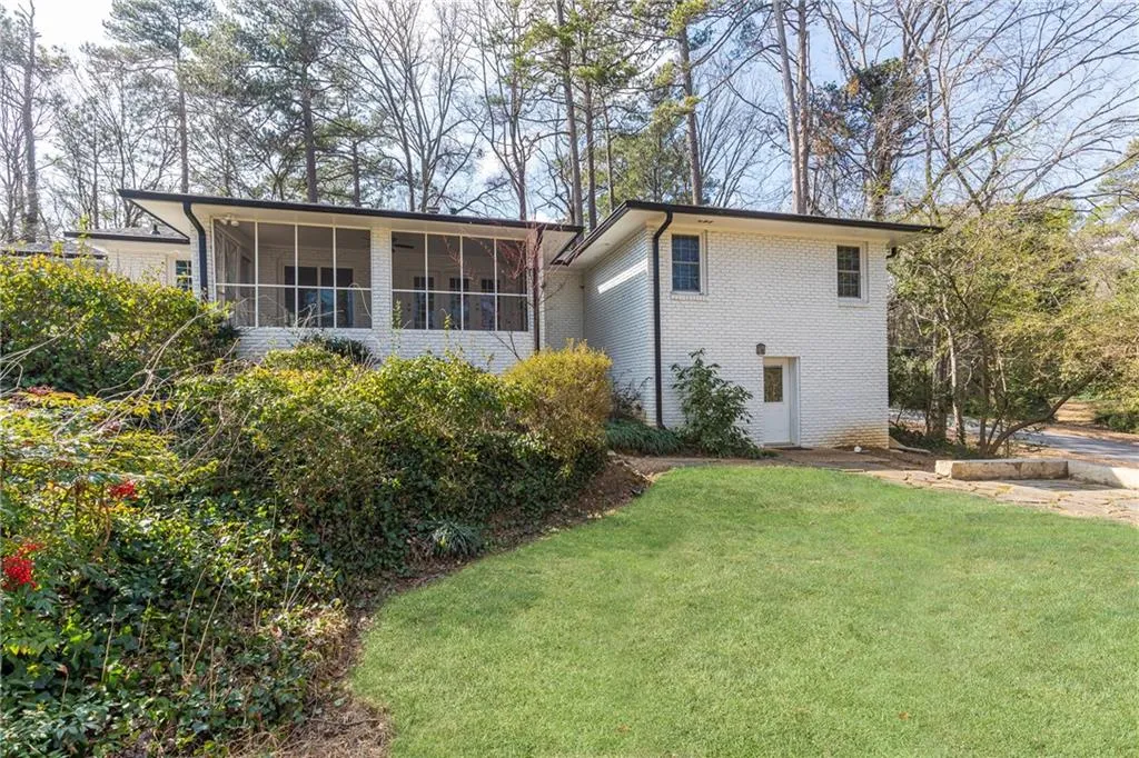 5305 Peachtree Dunwoody Road, Atlanta, Georgia 30342, 4 Bedrooms Bedrooms, ,3 BathroomsBathrooms,Residential,Sold,5305 Peachtree Dunwoody Road,6840454