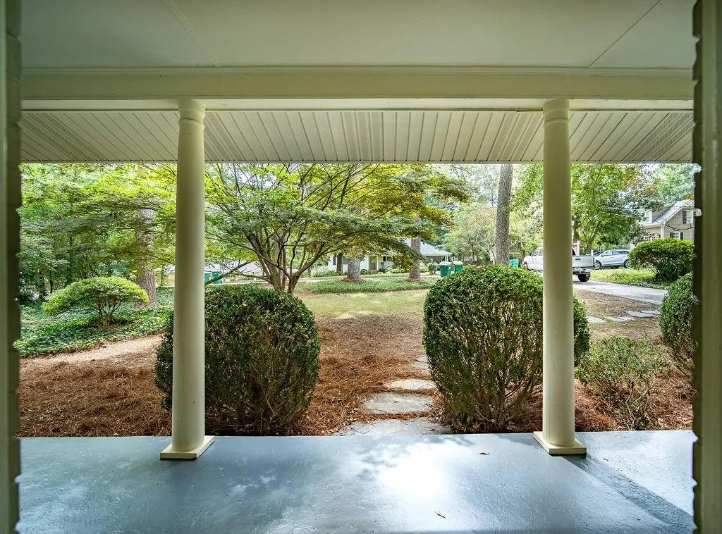 490 Brookfield Drive, Sandy Springs, Georgia 30342, 3 Bedrooms Bedrooms, ,2 BathroomsBathrooms,Residential,Sold,490 Brookfield Drive,6951593