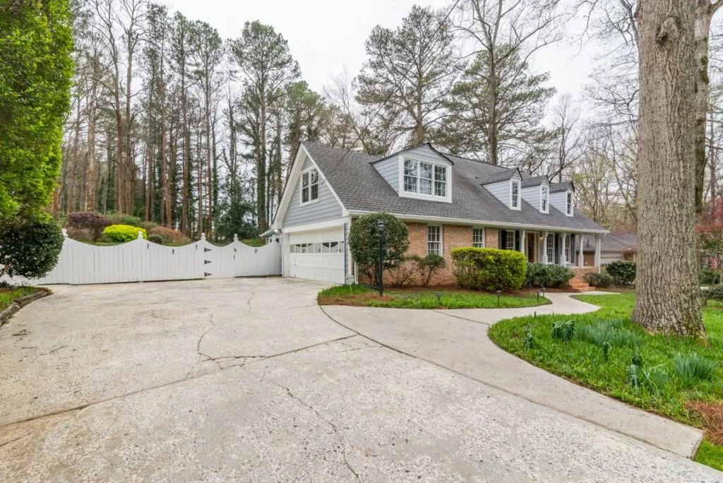 135 Dunhill Court, Sandy Springs, Georgia 30328, 5 Bedrooms Bedrooms, ,3 BathroomsBathrooms,Residential,Sold,135 Dunhill Court,5819333