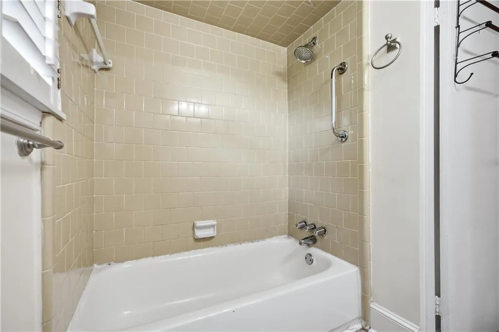 276 Lakemoore Drive Ne Unit C, Atlanta, Georgia 30342, 2 Bedrooms Bedrooms, 0 ,1 BathroomBathrooms,Residential,For Sale,276 Lakemoore Drive Ne Unit C,7796757