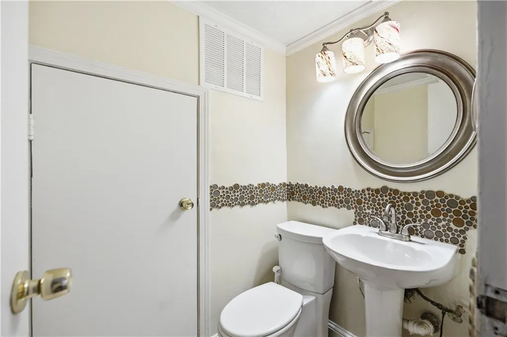 276 Lakemoore Drive Ne Unit C, Atlanta, Georgia 30342, 2 Bedrooms Bedrooms, 0 ,1 BathroomBathrooms,Residential,For Sale,276 Lakemoore Drive Ne Unit C,7796757