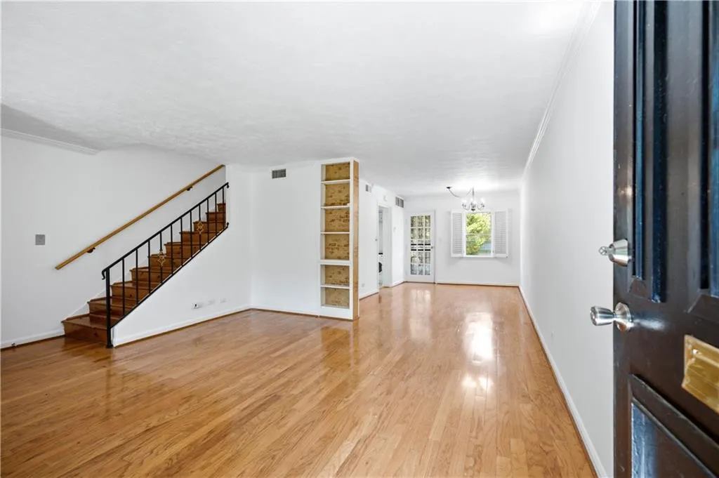 276 Lakemoore Drive Ne Unit C, Atlanta, Georgia 30342, 2 Bedrooms Bedrooms, 0 ,1 BathroomBathrooms,Residential,For Sale,276 Lakemoore Drive Ne Unit C,7796757