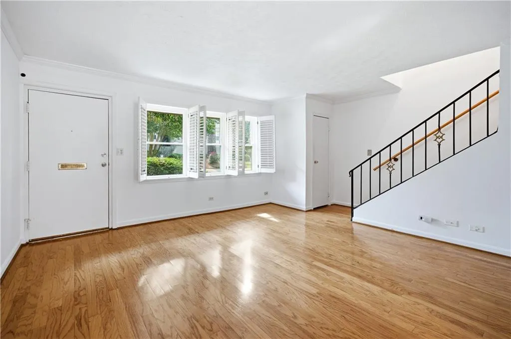 276 Lakemoore Drive Ne Unit C, Atlanta, Georgia 30342, 2 Bedrooms Bedrooms, 0 ,1 BathroomBathrooms,Residential,For Sale,276 Lakemoore Drive Ne Unit C,7796757