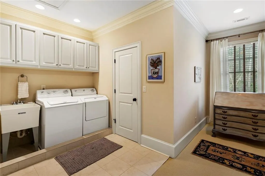 5585 Long Island Drive Nw, Atlanta, Georgia 30327, 4 Bedrooms Bedrooms, ,4 BathroomsBathrooms,Residential,Sold,5585 Long Island Drive Nw,6859751