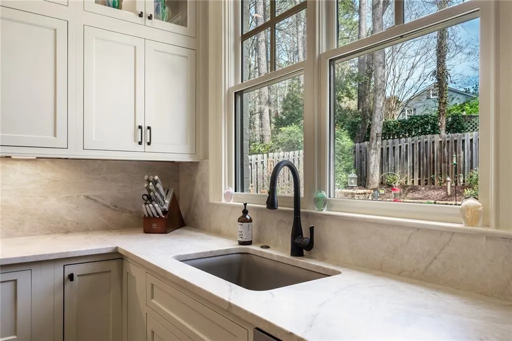 5585 Long Island Drive Nw, Atlanta, Georgia 30327, 4 Bedrooms Bedrooms, ,4 BathroomsBathrooms,Residential,Sold,5585 Long Island Drive Nw,6859751
