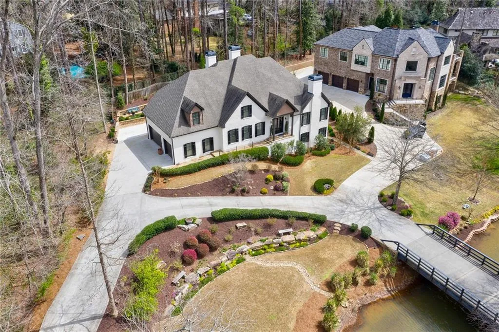 5585 Long Island Drive Nw, Atlanta, Georgia 30327, 4 Bedrooms Bedrooms, ,4 BathroomsBathrooms,Residential,Sold,5585 Long Island Drive Nw,6859751