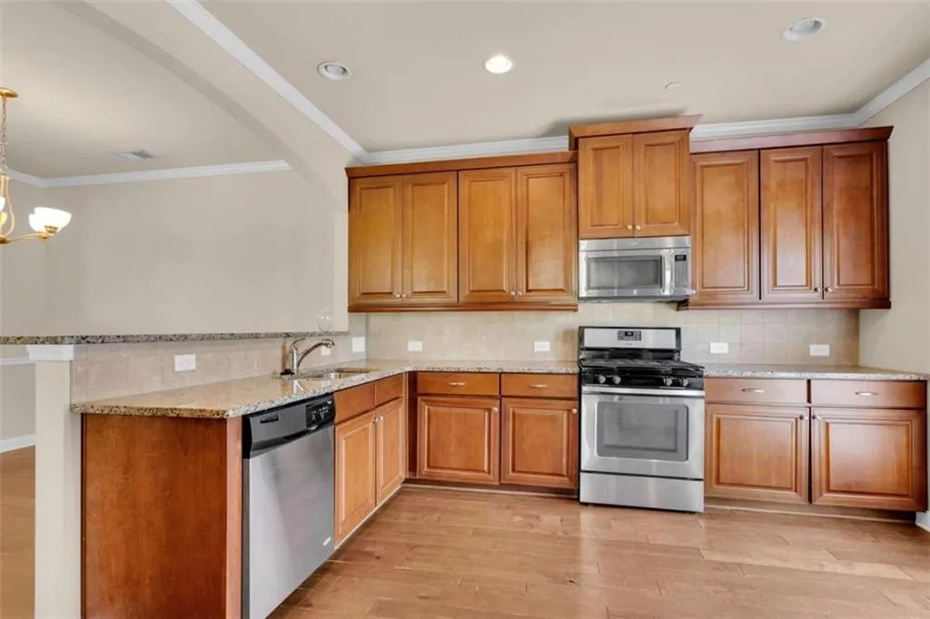 7335 Glisten Avenue, Atlanta, Georgia 30328, 3 Bedrooms Bedrooms, ,3 BathroomsBathrooms,Residential,Sold,7335 Glisten Avenue,7053637