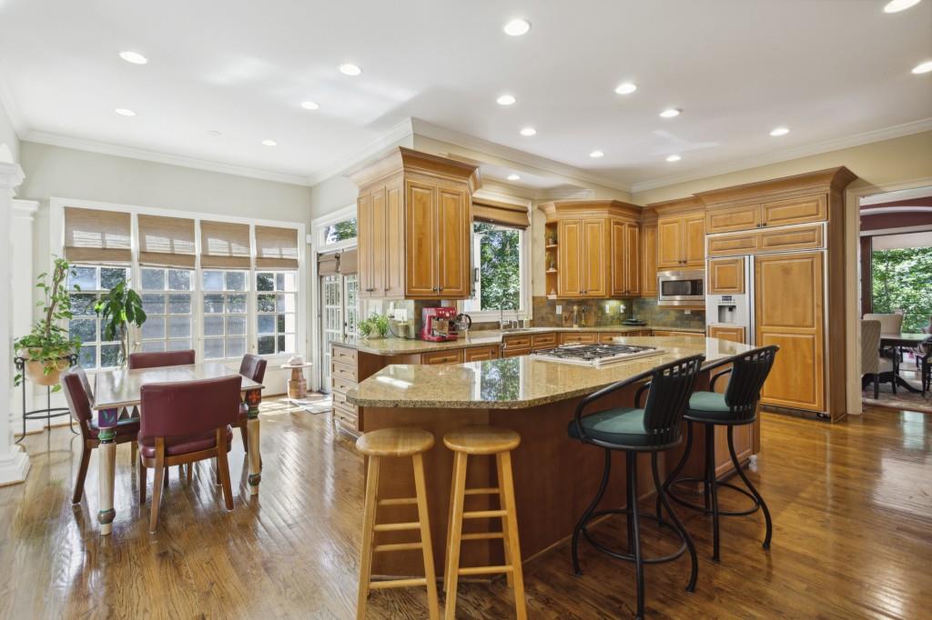 5630 Cross Gate Drive, Sandy Springs, Georgia 30327, 6 Bedrooms Bedrooms, ,4 BathroomsBathrooms,Residential,Sold,5630 Cross Gate Drive,7318441