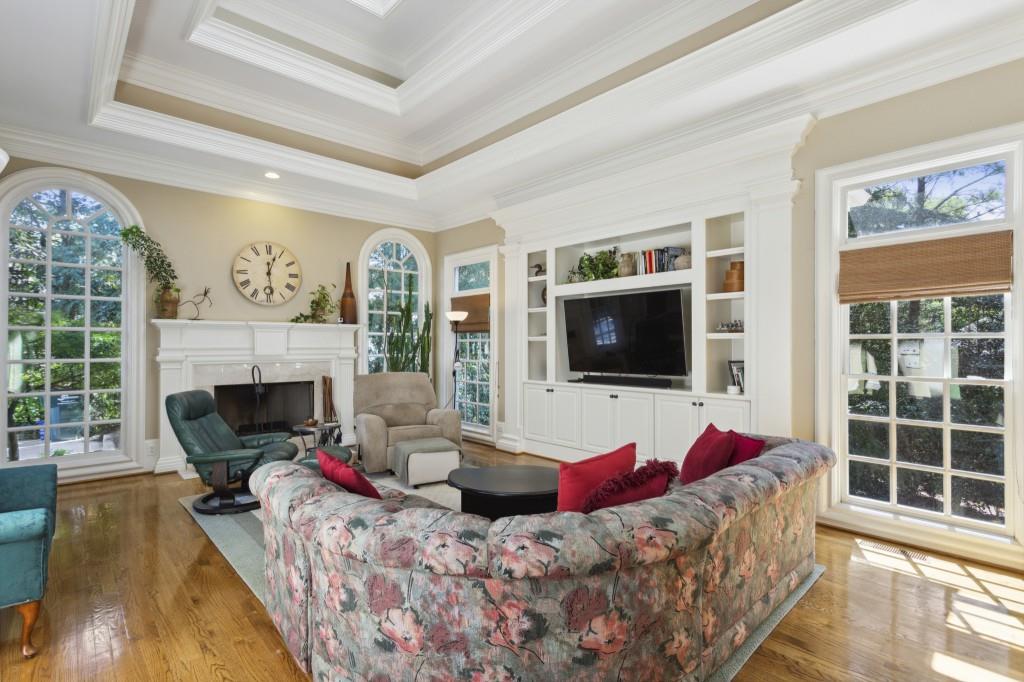 5630 Cross Gate Drive, Sandy Springs, Georgia 30327, 6 Bedrooms Bedrooms, ,4 BathroomsBathrooms,Residential,Sold,5630 Cross Gate Drive,7318441