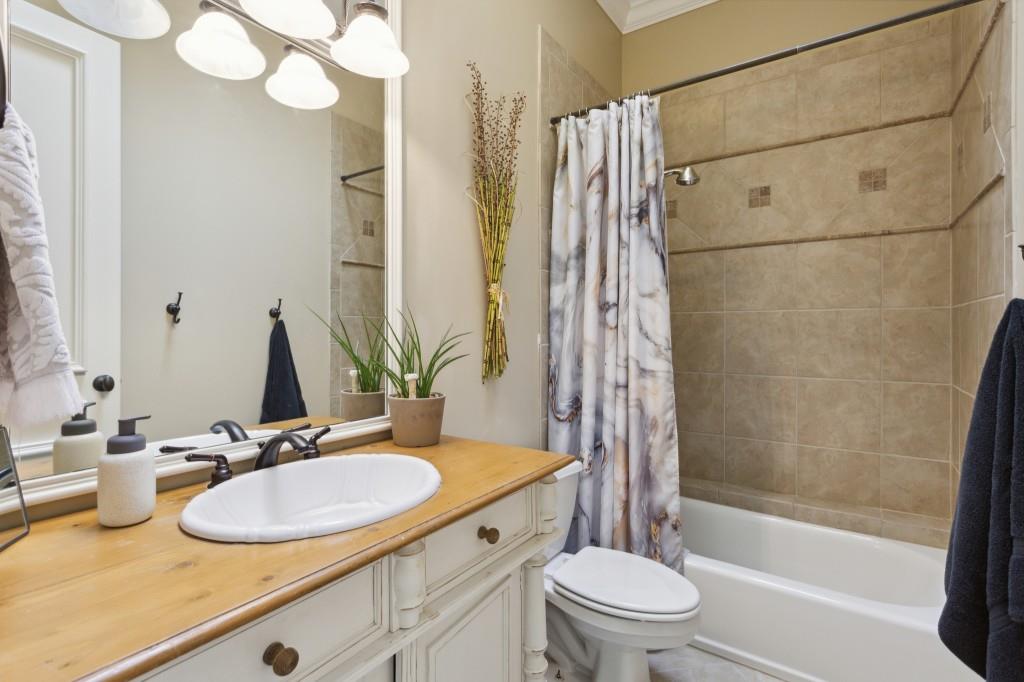 5630 Cross Gate Drive, Sandy Springs, Georgia 30327, 6 Bedrooms Bedrooms, ,4 BathroomsBathrooms,Residential,Sold,5630 Cross Gate Drive,7318441