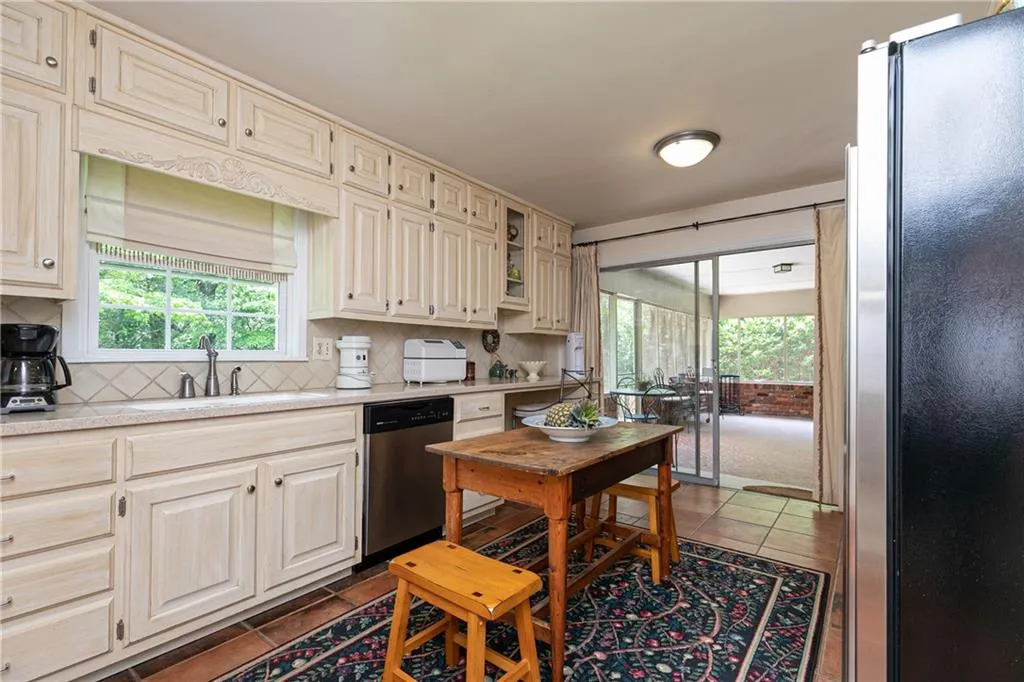 100 Forrest Lake Drive Nw, Atlanta, Georgia 30327, 5 Bedrooms Bedrooms, ,3 BathroomsBathrooms,Residential,Sold,100 Forrest Lake Drive Nw,6732731