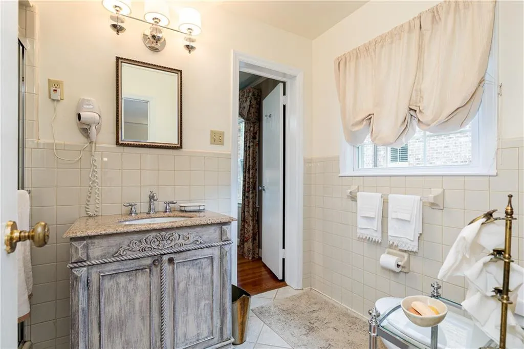 100 Forrest Lake Drive Nw, Atlanta, Georgia 30327, 5 Bedrooms Bedrooms, ,3 BathroomsBathrooms,Residential,Sold,100 Forrest Lake Drive Nw,6732731