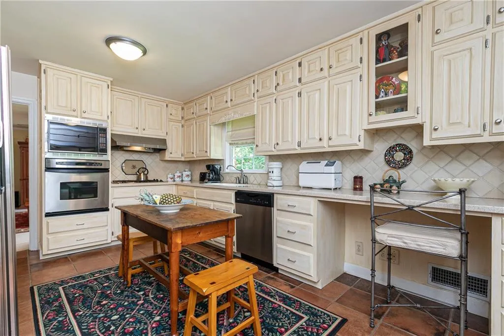 100 Forrest Lake Drive Nw, Atlanta, Georgia 30327, 5 Bedrooms Bedrooms, ,3 BathroomsBathrooms,Residential,Sold,100 Forrest Lake Drive Nw,6732731