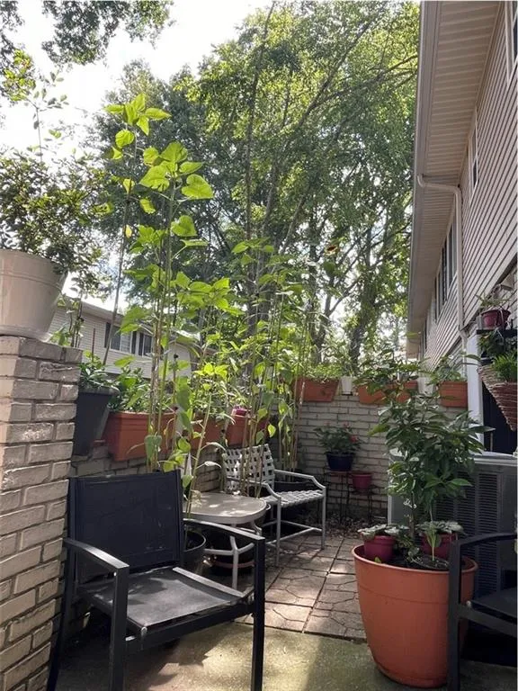 6940 Roswell Road Unit 23a, Sandy Springs, Georgia 30328, 2 Bedrooms Bedrooms, ,1 BathroomBathrooms,Residential,Sold,6940 Roswell Road Unit 23a,7166385