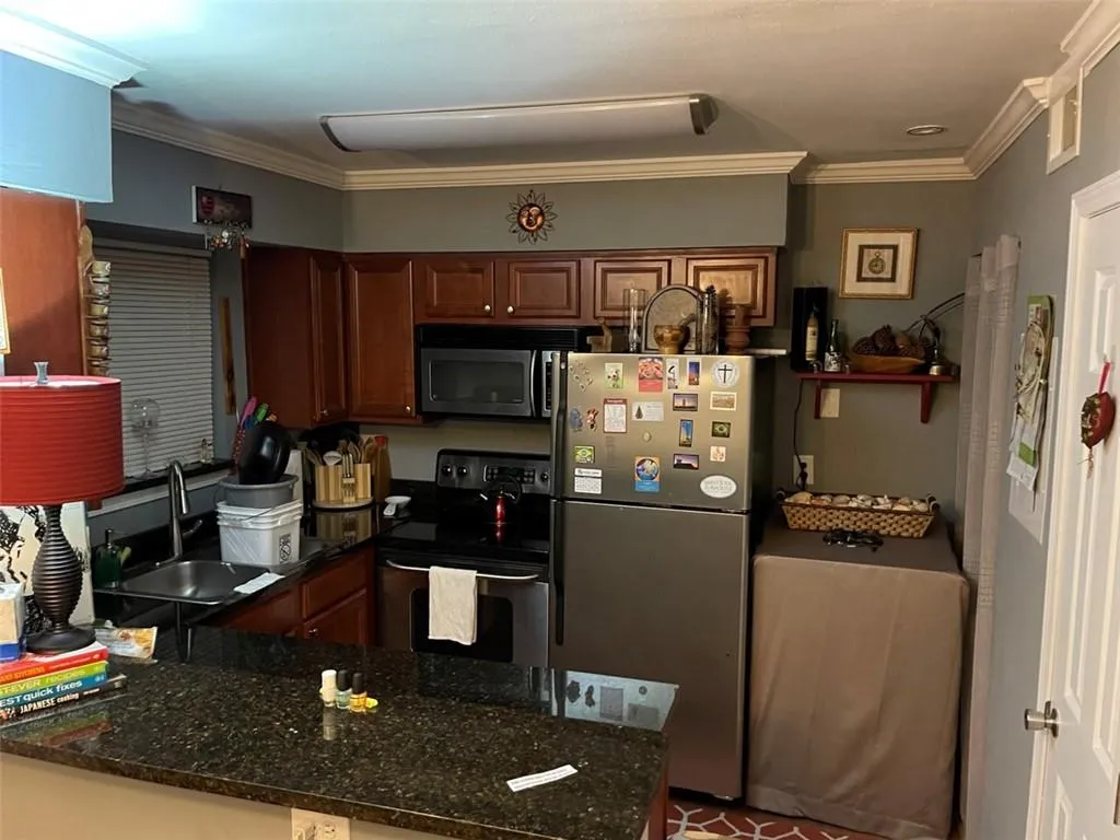 6940 Roswell Road Unit 23a, Sandy Springs, Georgia 30328, 2 Bedrooms Bedrooms, ,1 BathroomBathrooms,Residential,Sold,6940 Roswell Road Unit 23a,7166385